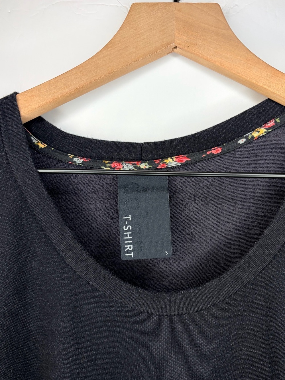 Dolan from Anthropologie Women’s Black Scoop Neck Ruched Sleeve Top, Size Small - Picture 5 of 9